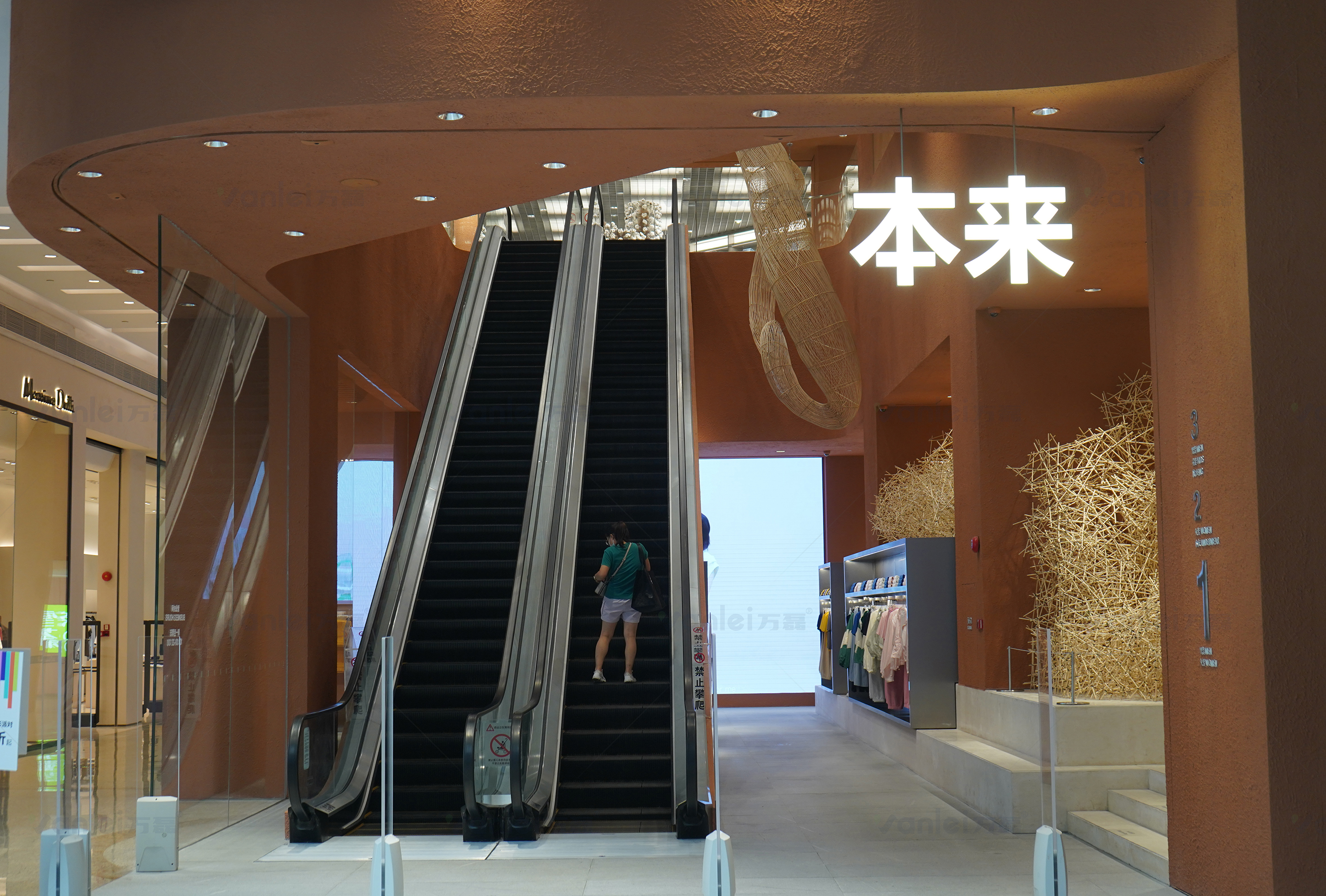 萬(wàn)磊案例賞析 | 潮流服裝門店到底有多卷？